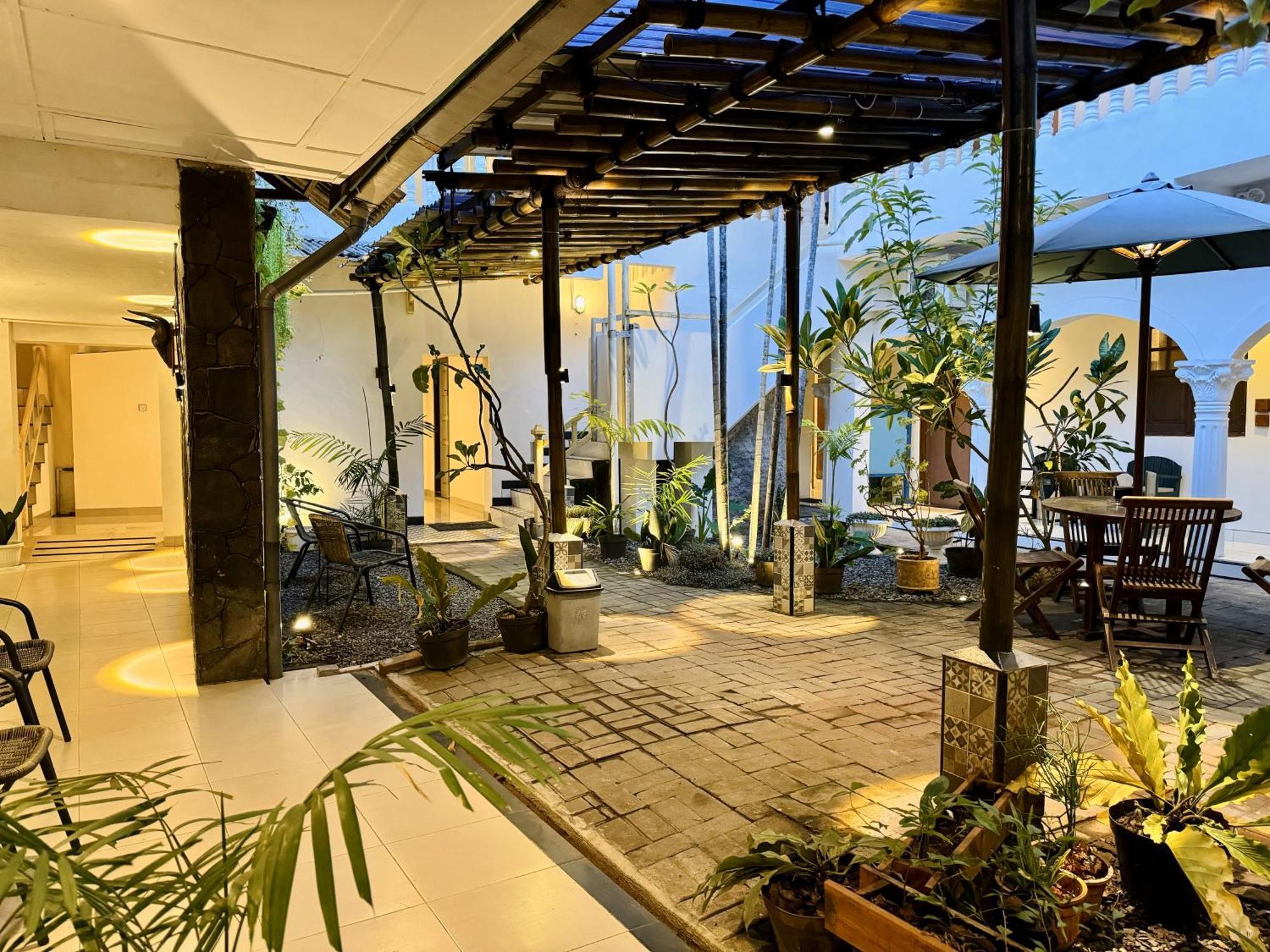 The Raden Patah Heritage Kota Lama Semarang Exteriör bild