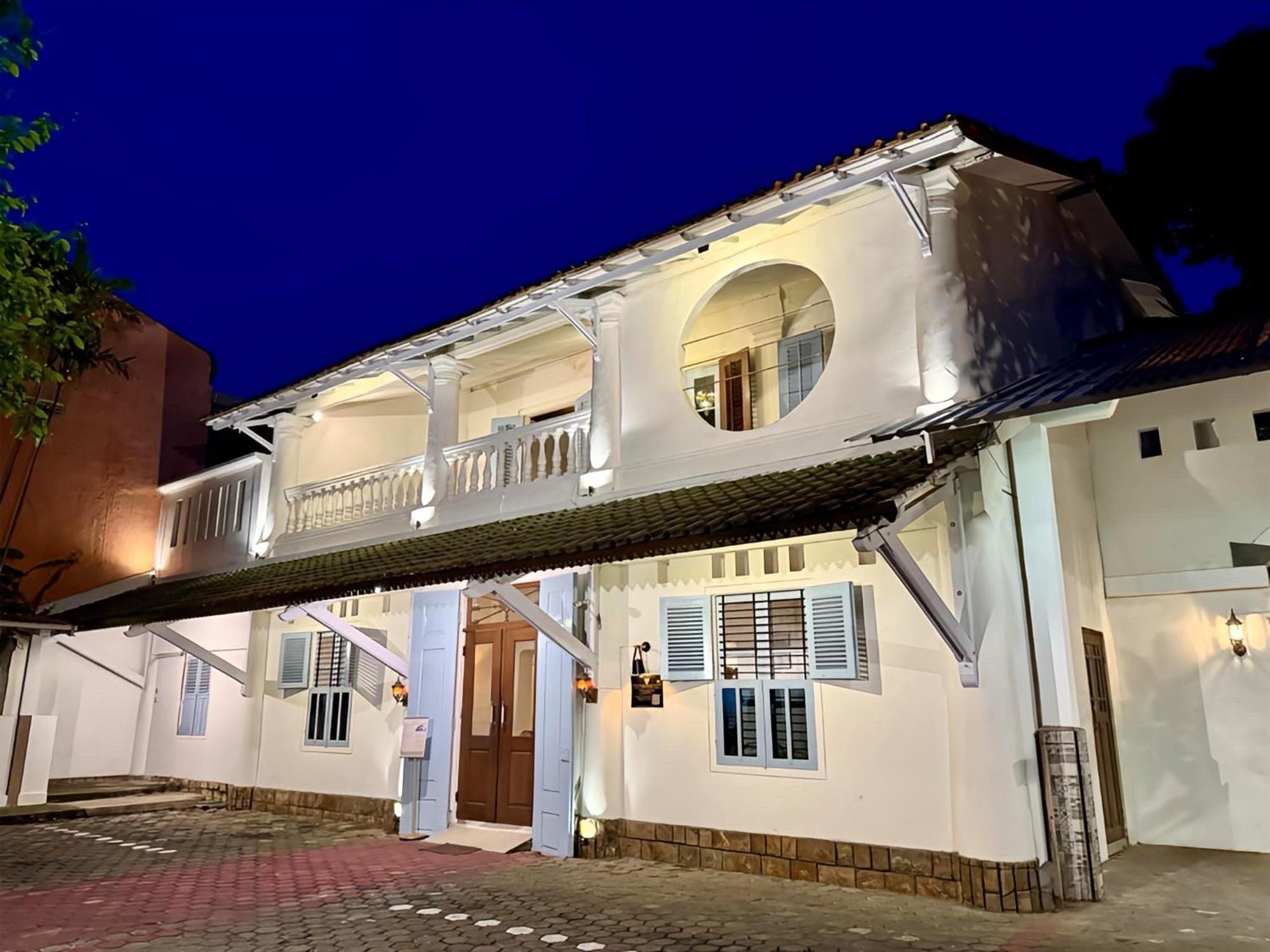 The Raden Patah Heritage Kota Lama Semarang Exteriör bild