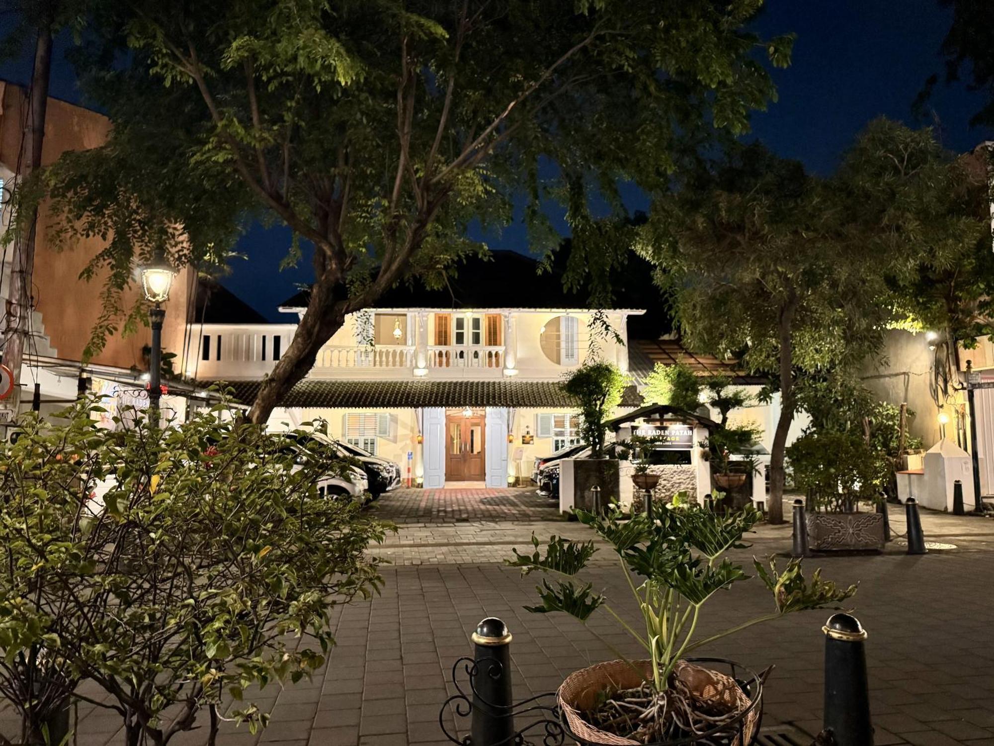 The Raden Patah Heritage Kota Lama Semarang Exteriör bild